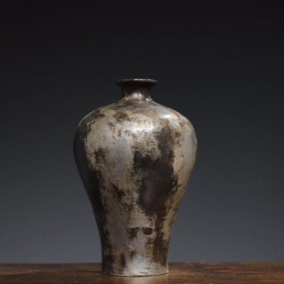 舊藏珍品 文案擺件 銅 鎏銀 素面花瓶  數據   高21厘米 寬  12厘米 重1.5公斤品相依然極好14755