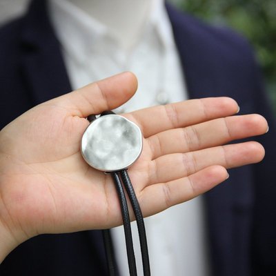 手工制作 自然捶打面金屬波洛領帶 bolo tie繩領帶