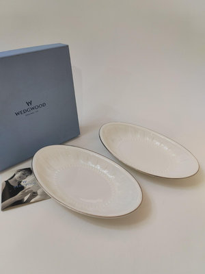 英國制 WEDGWOOD 韋奇伍德 浮雕白瓷點心盤 橢圓盤 兩客