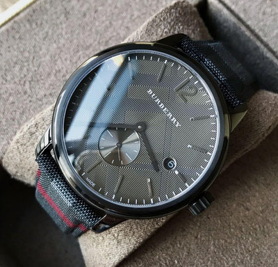 BURBERRY 格紋錶盤 黑色皮革錶帶 石英 男市手錶 BU10010