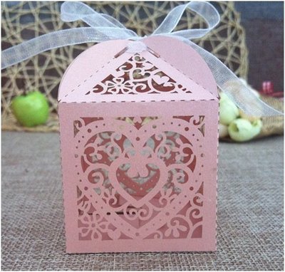 小原屋◕‿◕烘焙包裝-鏤空愛心+緞帶紙盒(粉色) 西點盒 禮品盒 餅乾盒 巧克力盒 喜糖盒