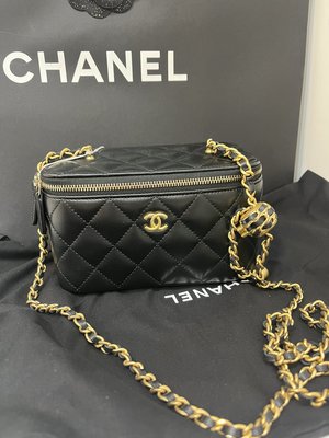 Chanel 最新金球鏈 長盒子  裡面有鏡子的😉  $1xxxxx 我愛麋鹿歐美精品全球代購since2005💜