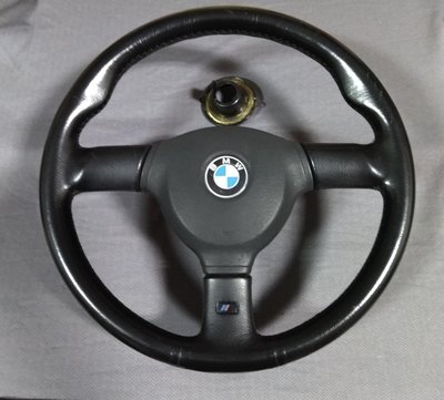 售BMW M2 方向盤，E30 E28 E34/E32 91前小孔槍管適用 物品皮面漂亮