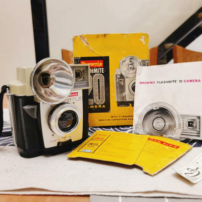 英國1960年柯達布朗尼膠片照相機帶原包裝和說明書