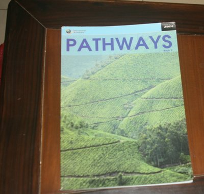 何嘉仁 國際領袖課程 Pathways 2 Level 4 書況佳 只用鉛筆 二手 英文 英語課本