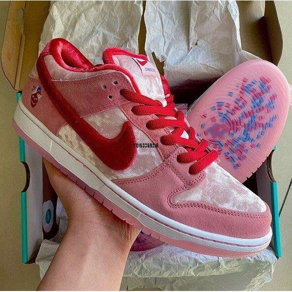 正品】NIKE DUNK SB LOW X STRANGELOVE 情人節粉紅絨毛CT2552-800 男女