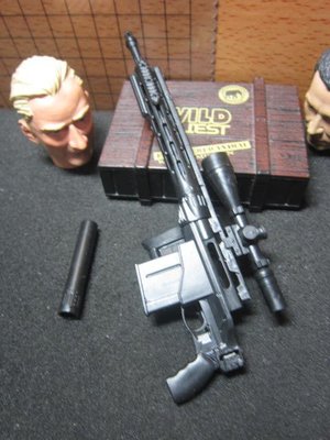 B4兵工裝備 MSR雷明頓1/6夜戰黑色款狙擊步槍一把(附滅音筒+瞄準鏡) mini模型