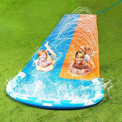 【游泳裝備】 噴水滑水道兒童沖浪滑梯草坪戲水玩具游戲噴淋墊充氣鯊魚噴水池