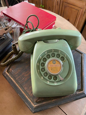 阿公的舊情人 早期 轉盤老電話 電信局 郵局綠 軍用綠 軍色 無破無裂 綠色