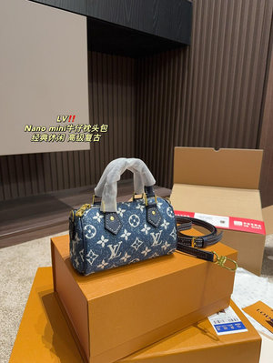 【二手包包】尺寸17.10LV nano牛仔枕頭包可可愛愛 將經典款式 變成mini系列是一個裝的下可愛的小NO231518