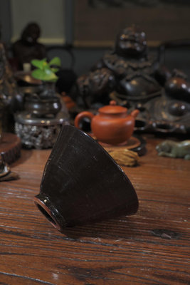 【二手】日本回流黑樂燒抹茶碗 有底款 侘寂樸素又安靜，表面斑駁、滄桑24914【銅都古懂】古董 老貨 擺件