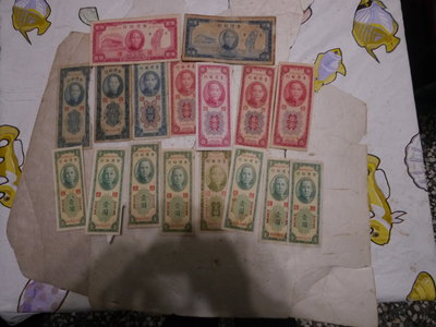 早期的台灣紙鈔已絕版總計有100張台灣紙鈔一起賣