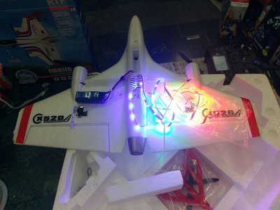 《TS同心模型》最新款帶燈版(雙面燈可夜飛) X520 / 垂直起降三角翼遙控飛機 全套版