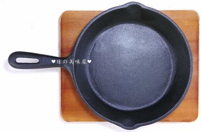 【日本美味屋】鑄鐵平底鍋(21cm) + 方型木墊 / 鑄鐵鍋 / 平底煎鍋