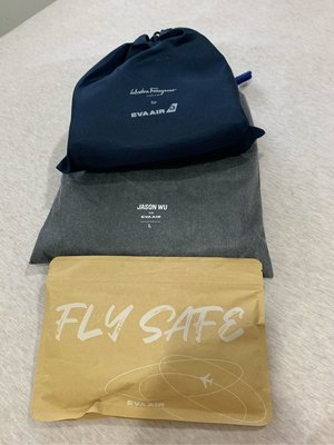 長榮航空EVA Air 2020 全新商務艙盥洗包皇璽桂冠艙 Salvatore Ferragamo + 2020全新吳季剛睡衣L號一套