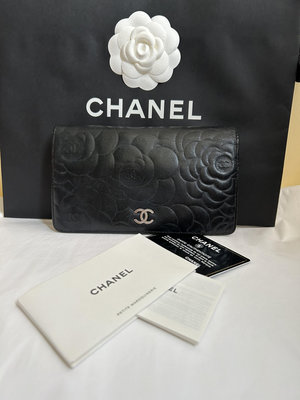 Chanel(山茶花壓紋雙C logo）拼色長夾