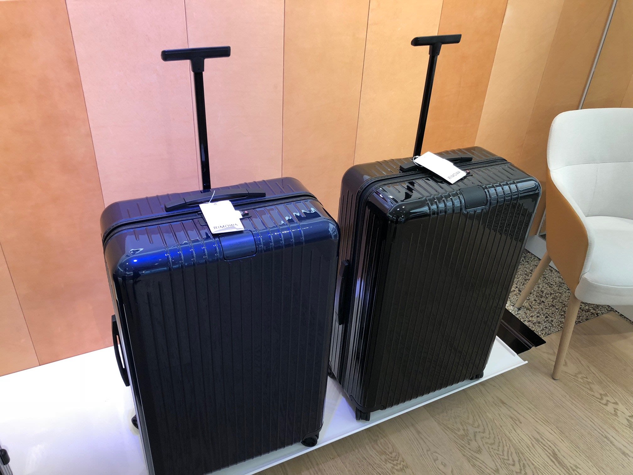 rimowa essential l