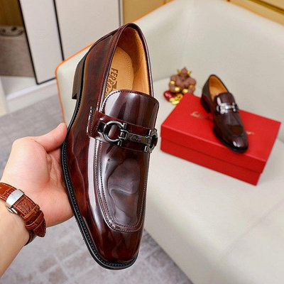 直購#FERRAGAMO商務男鞋紅棕色開珠牛皮鞋