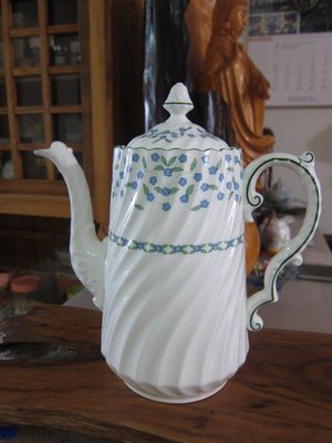 英國製~~[精緻骨瓷]~~~~AYNSLEY~~精緻浮雕小藍花~~骨瓷茶壺 narumi  noritake