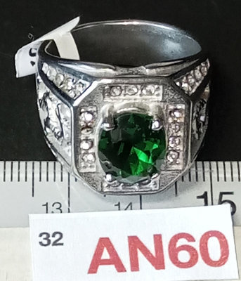 【週日21:00】32~AN60~橢圓綠晶鑽全白金色老鳳祥18K戒指.(未檢測不保真)。如圖