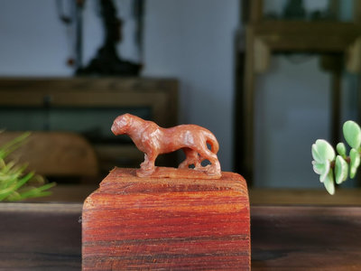 90年代的青田紅花豹。正宗青田紅花石材質，全手工清刀雕刻，造7013