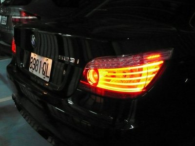 《※台灣之光※》全新寶馬BMW E60 09 08 07年小改款歐規原廠款式LED紅白晶鑽光條光柱後燈尾燈 台灣生產