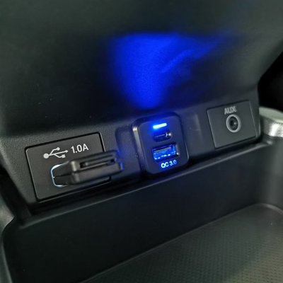巨城汽車精品 CRV 5代 5.5代 安裝 USB TYPE-C QC3.0 增設 充電 含 LED燈 新竹 威德