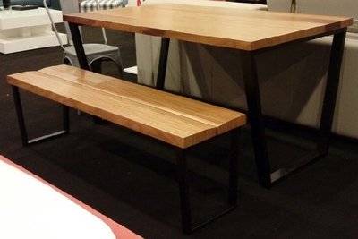 HODERN WOOD - 厚板非洲柚木實木+倒梯形造型黑鐵噴砂腳座餐桌+餐凳，請鑑賞