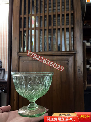 老玻璃冰碗，綠色玻璃高足碗，切割工藝花紋漂亮。做工精美。品相 擺件 古玩 雜項【華夏尋寶閣】42410