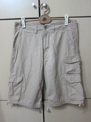 衣市藍~LEVI'S 休閒短褲 (W33~卡其~七成新~) (200428)