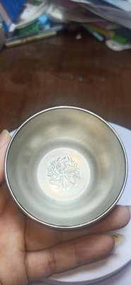 日本 錫制茶杯 酒杯 杯底內外高浮雕菊紋 杯壁四面菊紋 杯型