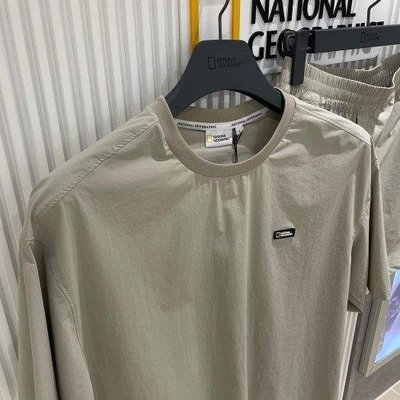 National Geographic SMALL LOGO BASIC T-SHIRTS 男女 短袖T恤 褐