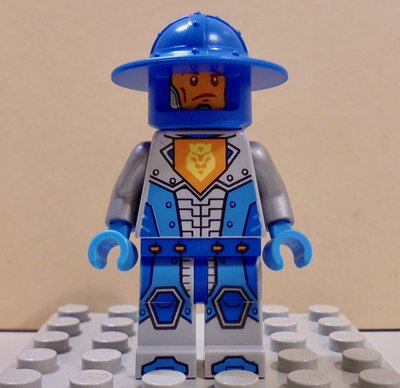 【LEGO樂高】城堡武士系列藍色大圓頭盔 灰色橘色盾牌圖案盔甲上衣皇家士兵守衛