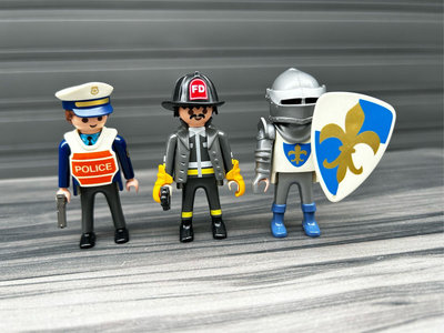 二手玩具 PLAYMOBIL  摩比人 人偶包 積木 警察/警官 POLICE /消防隊員/騎士，三個公仔一起賣