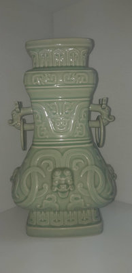 《壺言壺語》金門陶瓷廠製早期雙龍耳青瓷賞瓶 完整釉色美..喜歡可議價