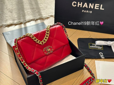 【二手包包】全套包裝Chanel19 bag 自從歐陽娜娜帶貨后全球斷貨很難買到 皮質是羊皮有點像羽絨服包包NO147092