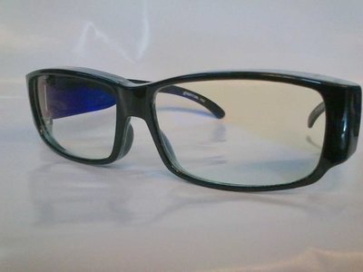 [小黃的眼鏡店](抗藍光套鏡) 濾藍光眼鏡 - 外罩式濾藍光眼鏡-3C護眼-(可直接內戴 近視眼鏡 使用)