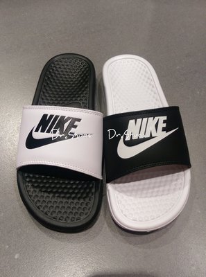 【Dr.Shoes 】Nike Benassi Jdi Mismatch 拖鞋 女款 黑白陰陽 819696-010