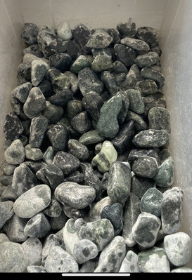 墨綠石玉石3分園藝用水族石頭 盆栽小石頭1包20kg。售價為1公斤