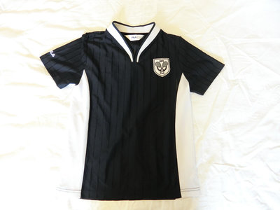【FILA】孩童 黑色+白色 LOGO網球圖案 短袖運動T恤(版型小，約130公分可穿)