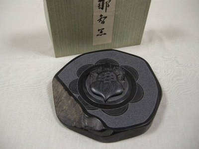 《NO.16》日本那智黑石硯-彫刻長壽龜 《紙盒》