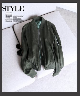 二手 清衣櫃  S號 軍綠色短版飛行外套 棒球領外套夾克 原價近兩千 g2