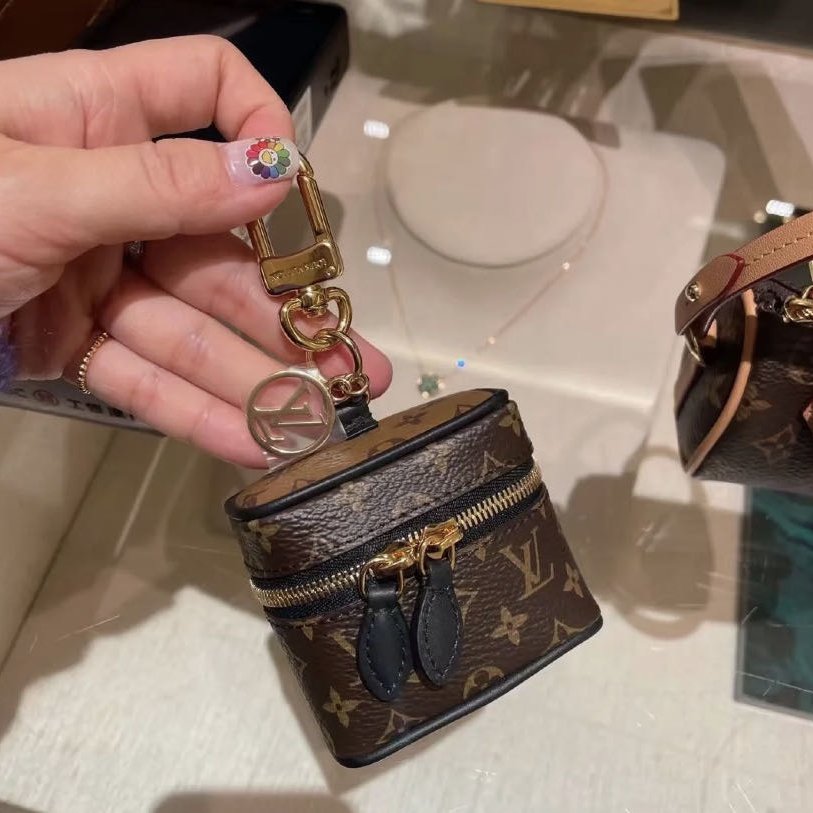 LV M00545 Vanity monogram bag charm | Yahoo奇摩拍賣