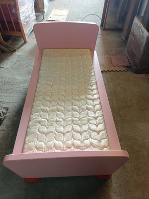 【尚典中古家具】粉紅色兒童單人床架組（附床墊）  中古/二手/單人床架/床架