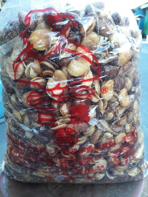 巨鷹蒜味蠶豆酥一包425元（3000公克）5斤和一斤100元（600公克）分裝包