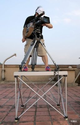 YP-7-005專業 攜帶式 攝影 婚慶舞台 媒體 錄影 燈光高台 T台 含 耐用攜帶包 快速組裝 選舉拜票 高台