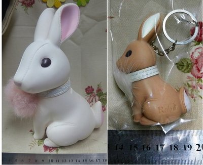 龍廬-自藏出清~公仔存錢筒-rabbit兔子造型存錢筒(白色)&amp;造型鑰匙圈(卡其色)/2樣一起賣/撲滿/飾品擺設