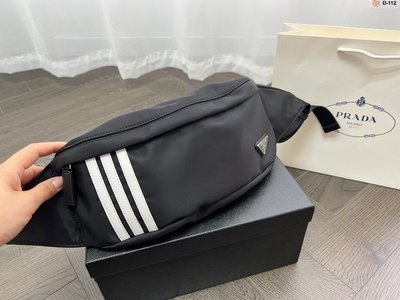 現貨PRADA 聯名Adidas 胸包 背包 腰包 斜挎包 一包多用 黑色 30.5.12/26.5.9明星同款熱銷