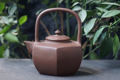 【敦敦壺】-【大彬製】六方提樑壺~620cc紫砂茶壺(T1167)