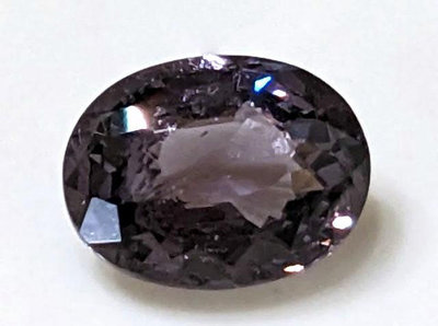 **凸凸寶貝**  2.37克拉漂亮大顆橢圓形天然粉紫色尖晶石(Spinel)..特別價起標...美